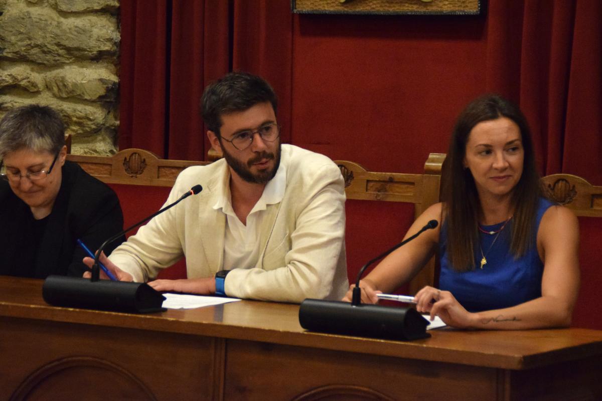 Los cónsules de Sant Julià de Lòria, Cerni Cairat y Sofia Cortesao, durante la sesión del consejo de niños