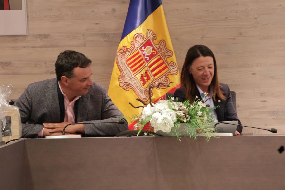 La cònsol major i el cònsol menor d'Ordino, Maria del Mar Coma i Eduard Betriu (1)