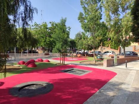 La Plaça d’Emili Mira estrena una àrea de joc infantil totalment accessible 2