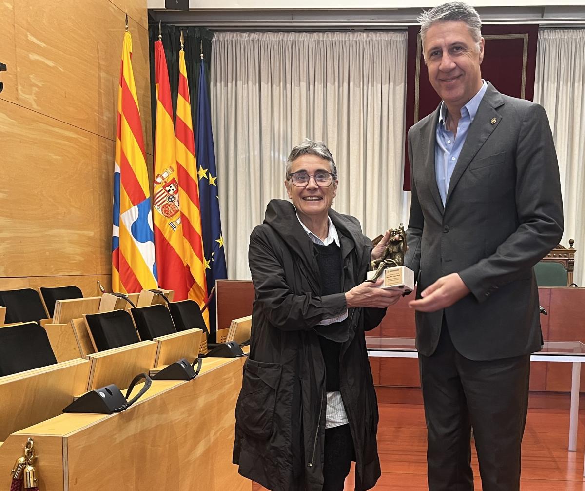 Visita consellera Salut reunió estatueta Anís del Mono