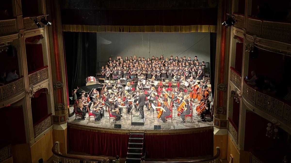 La Escuela y Conservatorio de Música de la Diputación en Reus celebra su cincuenta aniversario con un concierto multitudinario