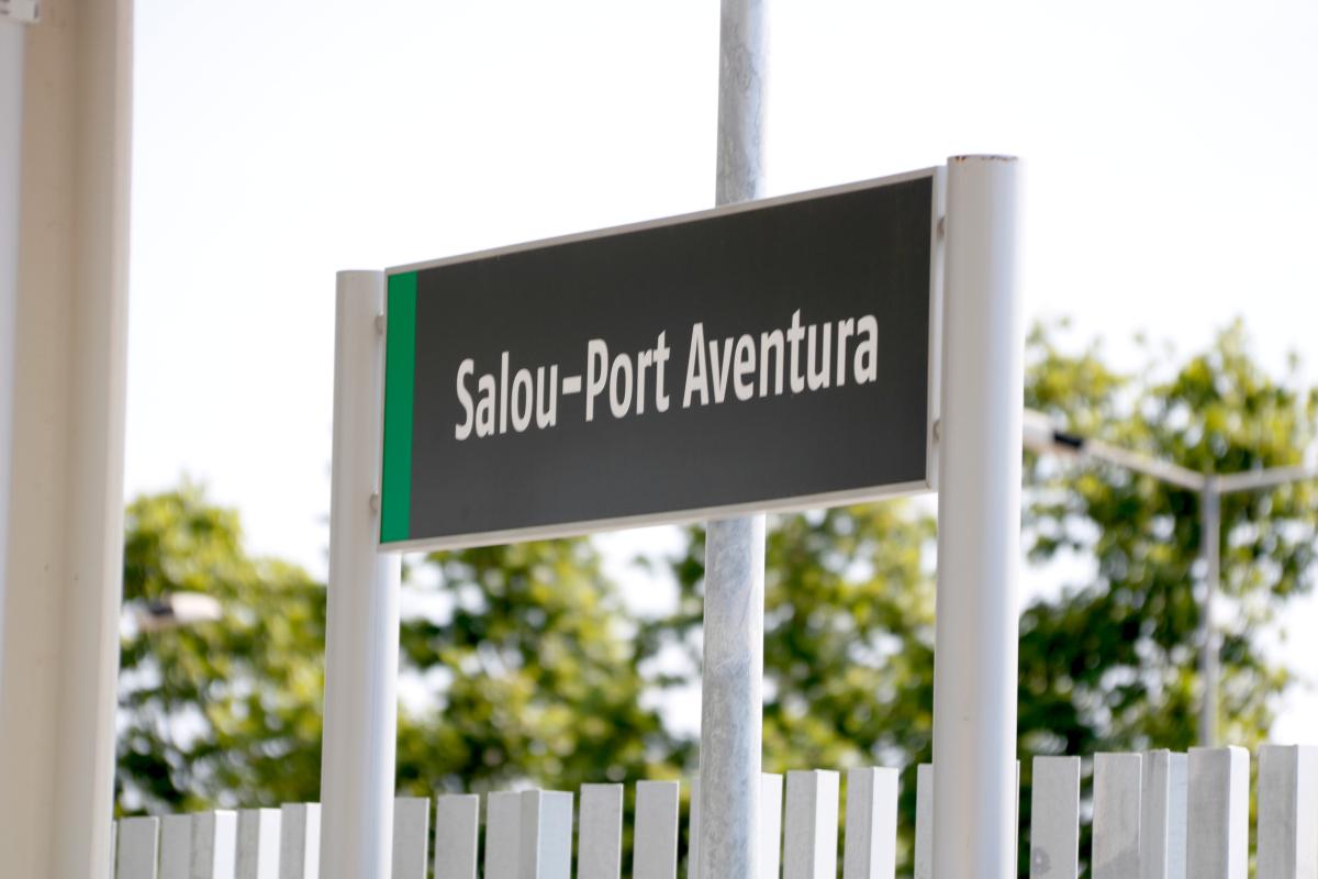 Cartel de la estación de trenes de Salou - PortAventura
