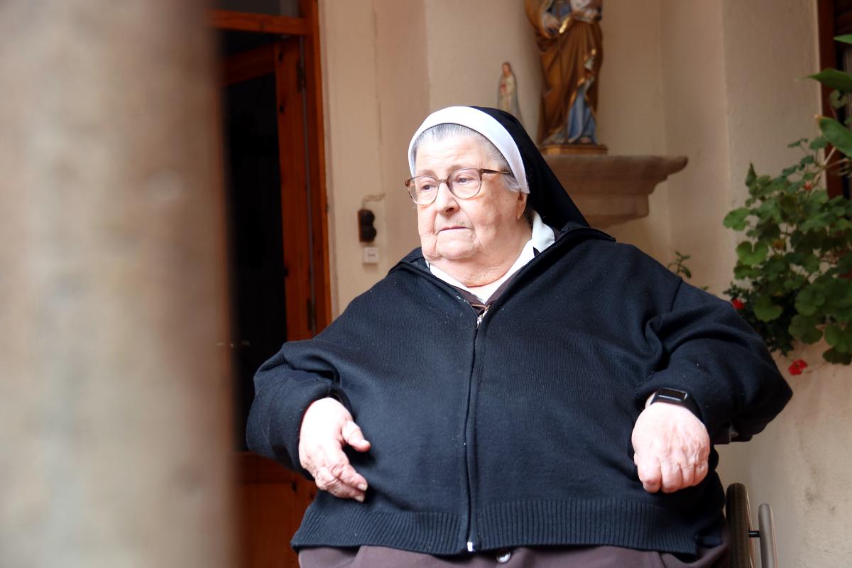 La germana Pilar Lumbreras, l'última caputxina que habita el convent de Manresa