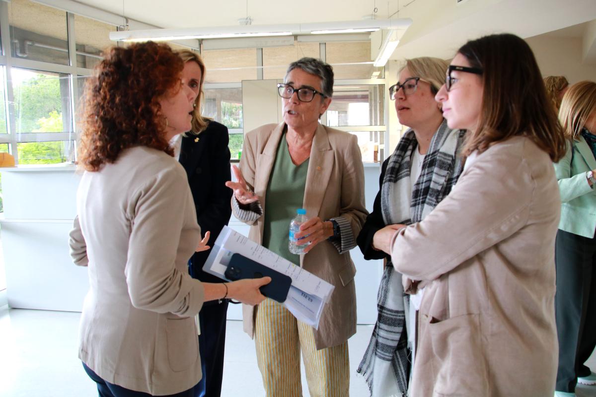 La consellera de Salut, Olga Pané, durant la visita que ha fet aquest divendres al Pius Hospital de Valls 2