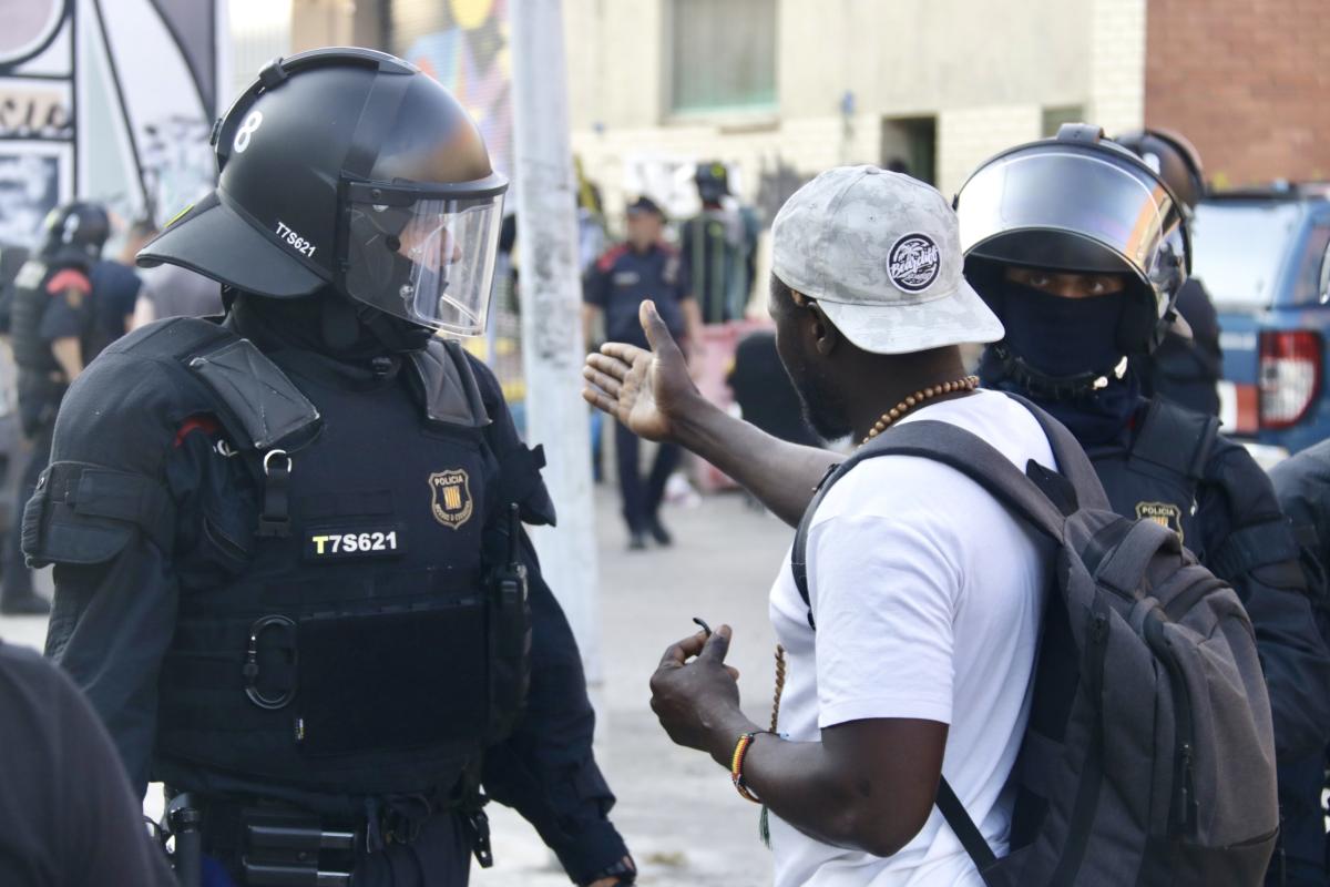 Els Mossos desallotgen una nau ocupada a Badalona