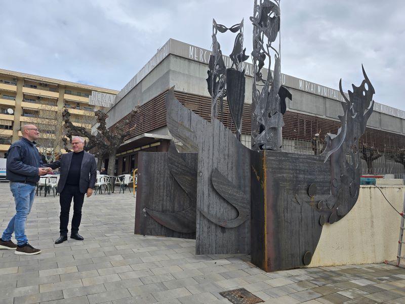 l’escultura ‘Un joc d’amor’, de l’artista David Callau, a Salou