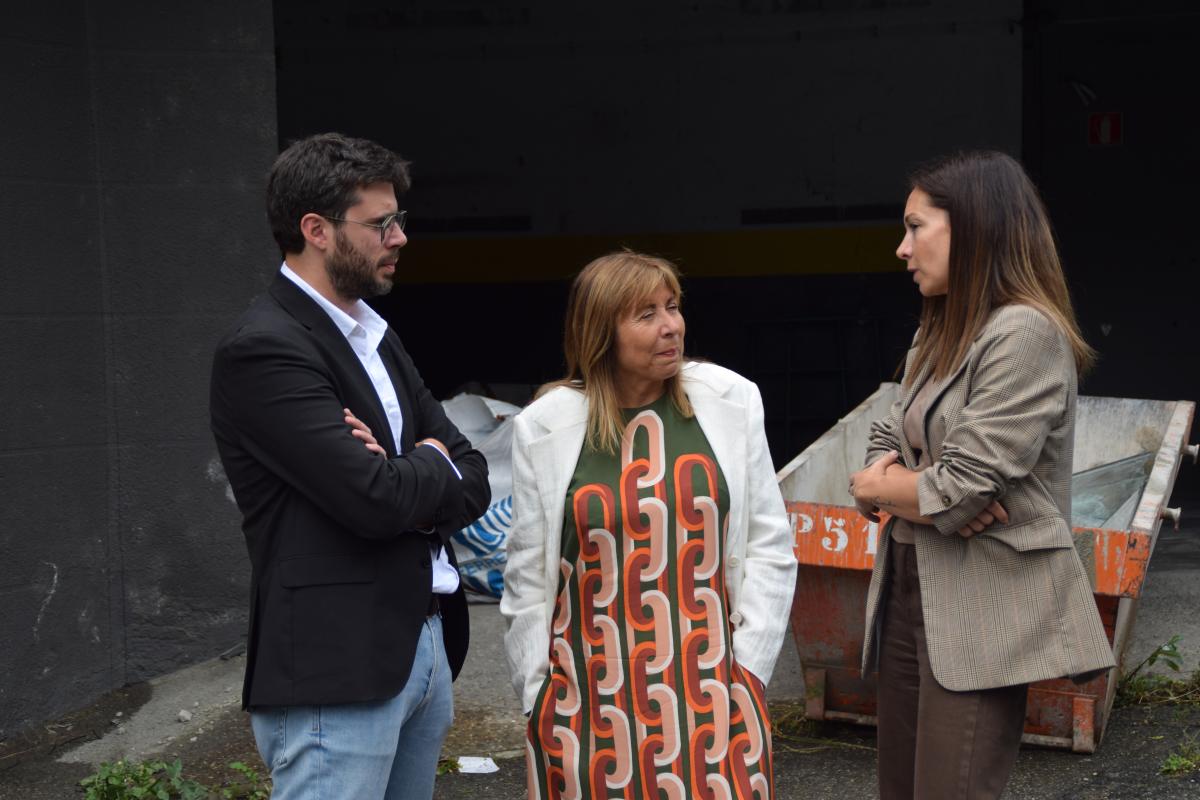 El cònsol de Sant Julià de Lòria, Cerni Cairat, amb la ministra d'Habitatge, Conxita Marsol, i la cònsol menor de Sant Julià de Lòria, Sofia Cortesao