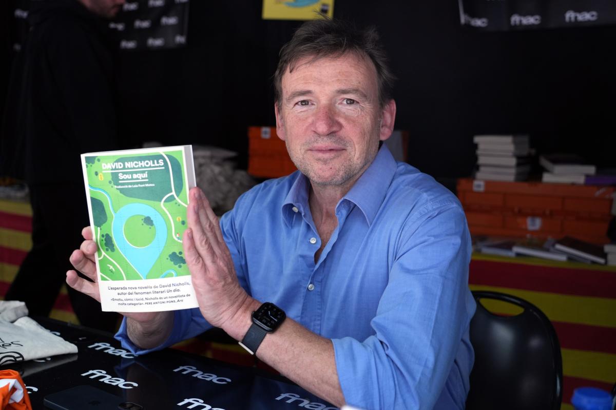L'escriptor David Nicholls a la parada del FNAC de l'Illa Diagonal