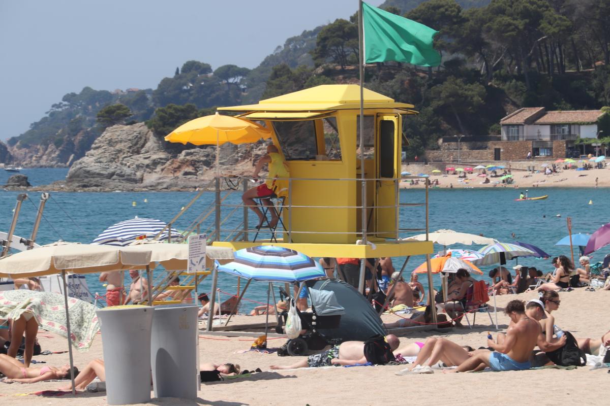 Una de les noves plataformes de socorristes que Lloret de Mar ha instal·lat a les platges