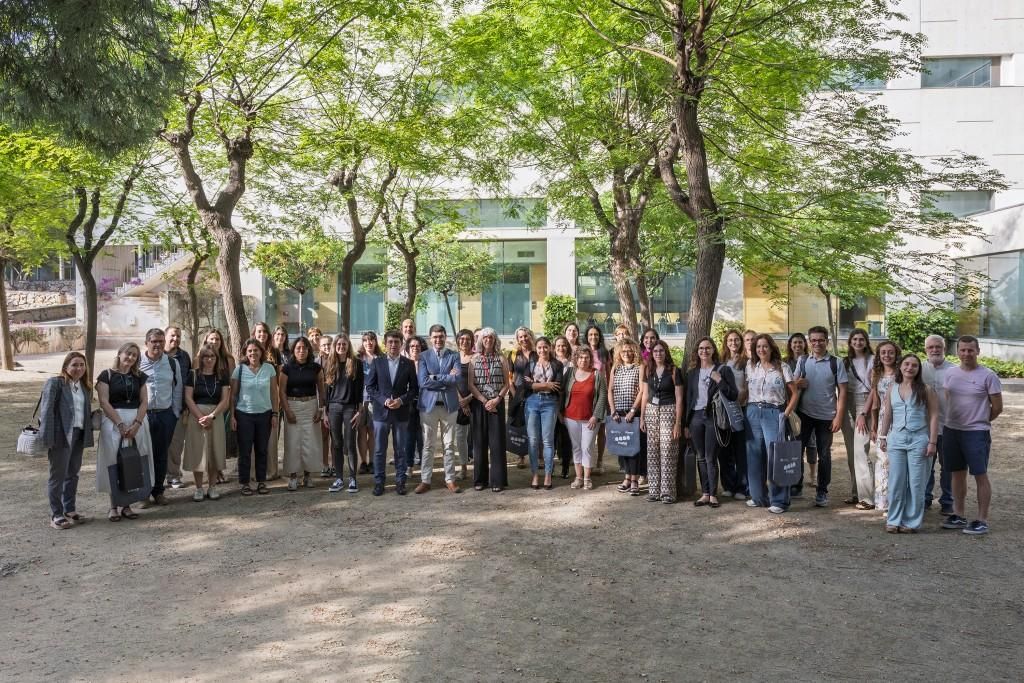 Foto de grupo de algunos de los participantes y colaboradores en el proyecto Inspira STEAM