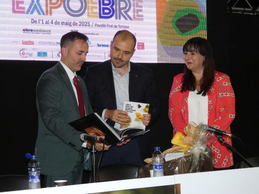 Autoritats en la inauguració de la 79a edició de l'Expoebre 1