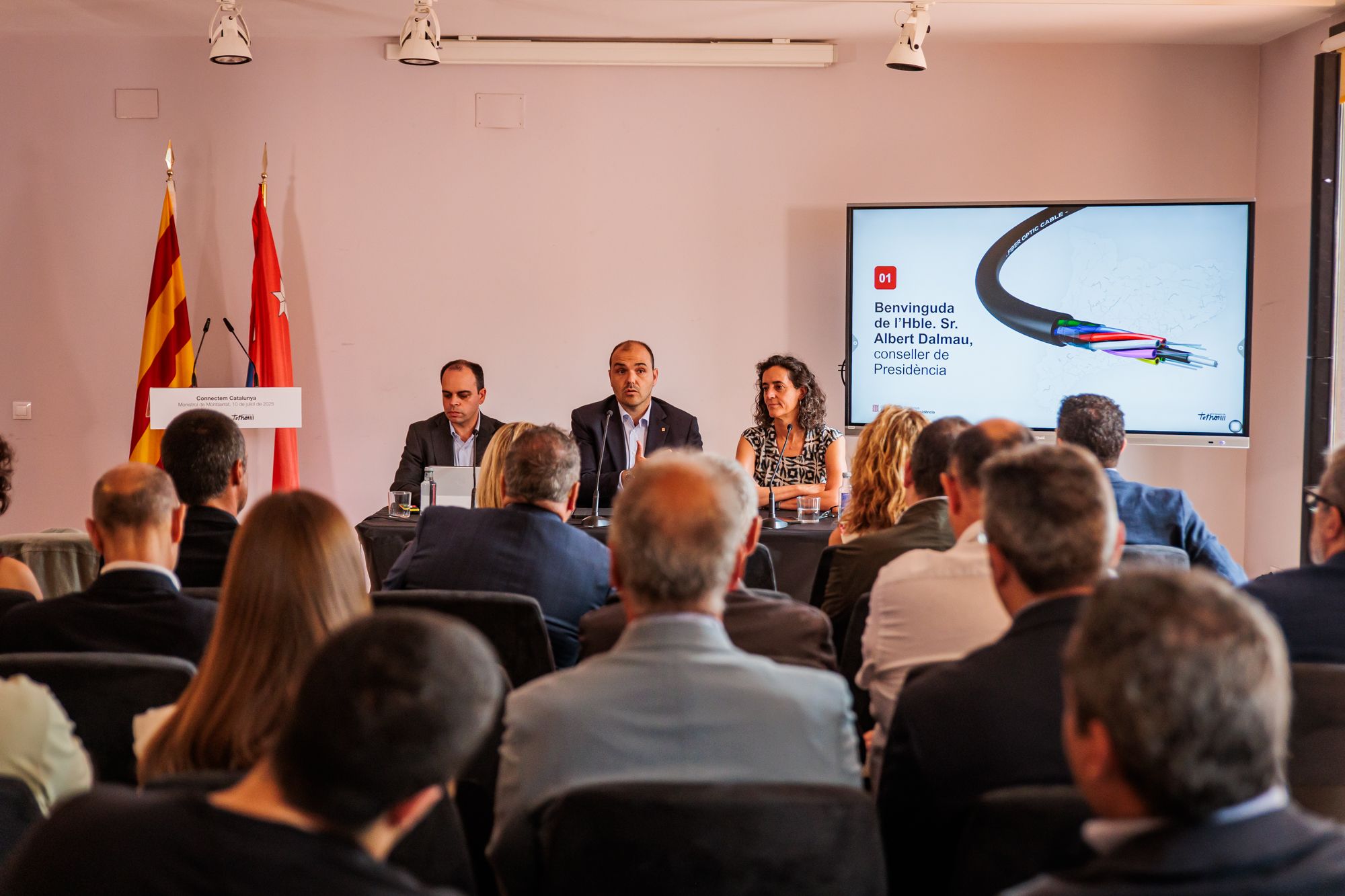 El pla, impulsat per la Generalitat, estarà operatiu a partir de setembre i comptarà amb un servei d’atenció telefònica prioritari que mantindrà la comunicació entre operadores i ajuntaments