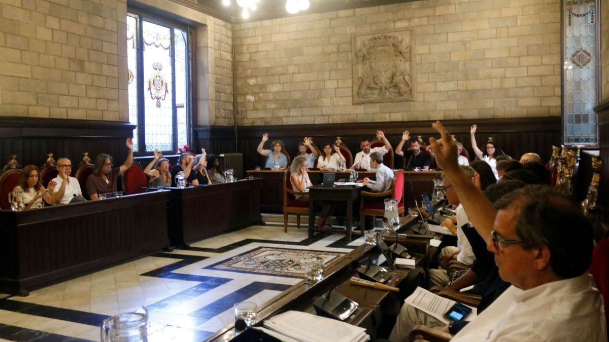 El ple de Girona aprovant per unanimitat imposar la multa de més de 258.000 euros a l'empresa de recollida d'escombraries El ple de Girona aprovant per unanimitat imposar la multa de més de 258.000 euros a l'empresa de recollida d'escombraries