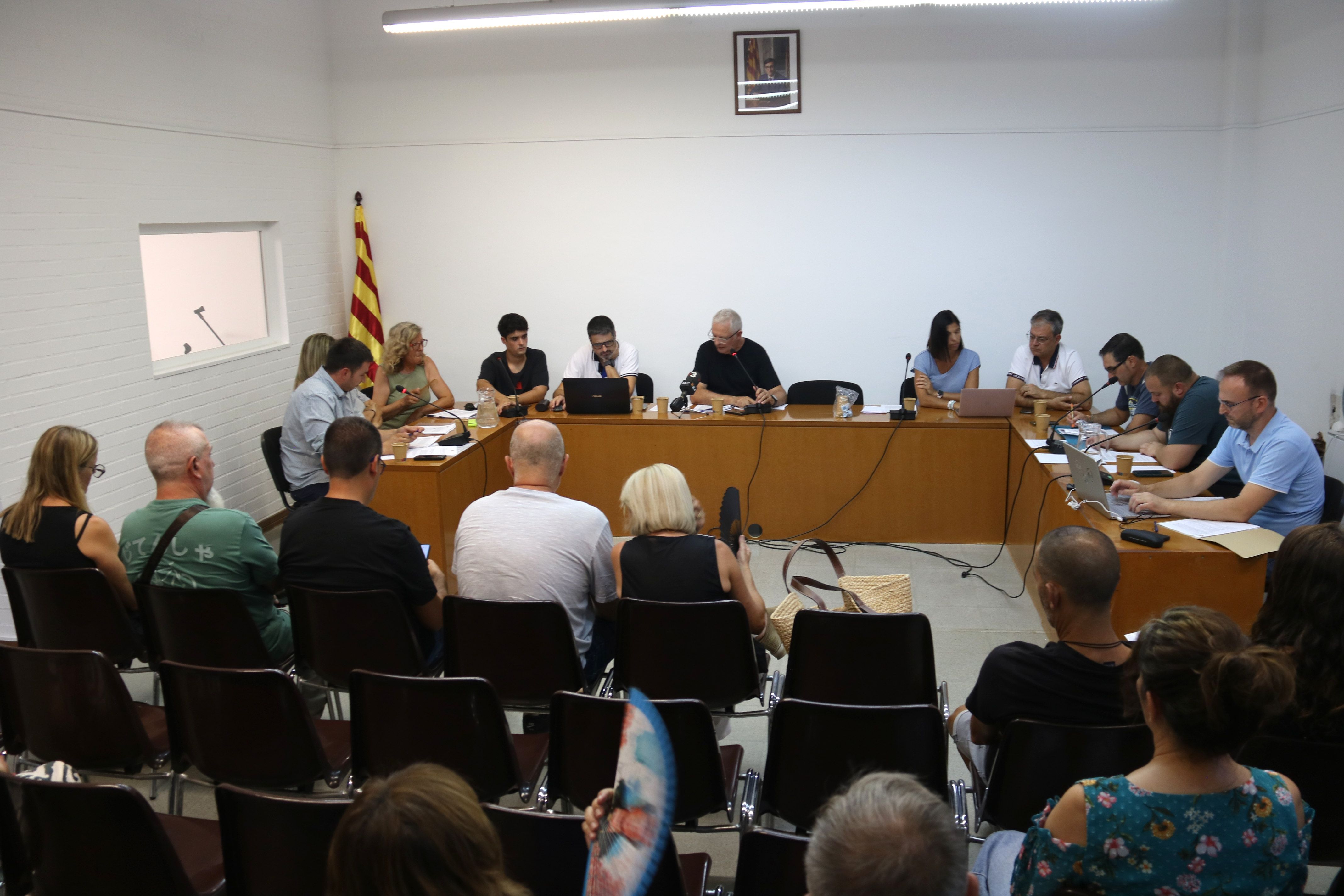 ACN / Ple en què s'ha fet pública la renúncia de l'alcalde Sergi Pelegrí al càrrec