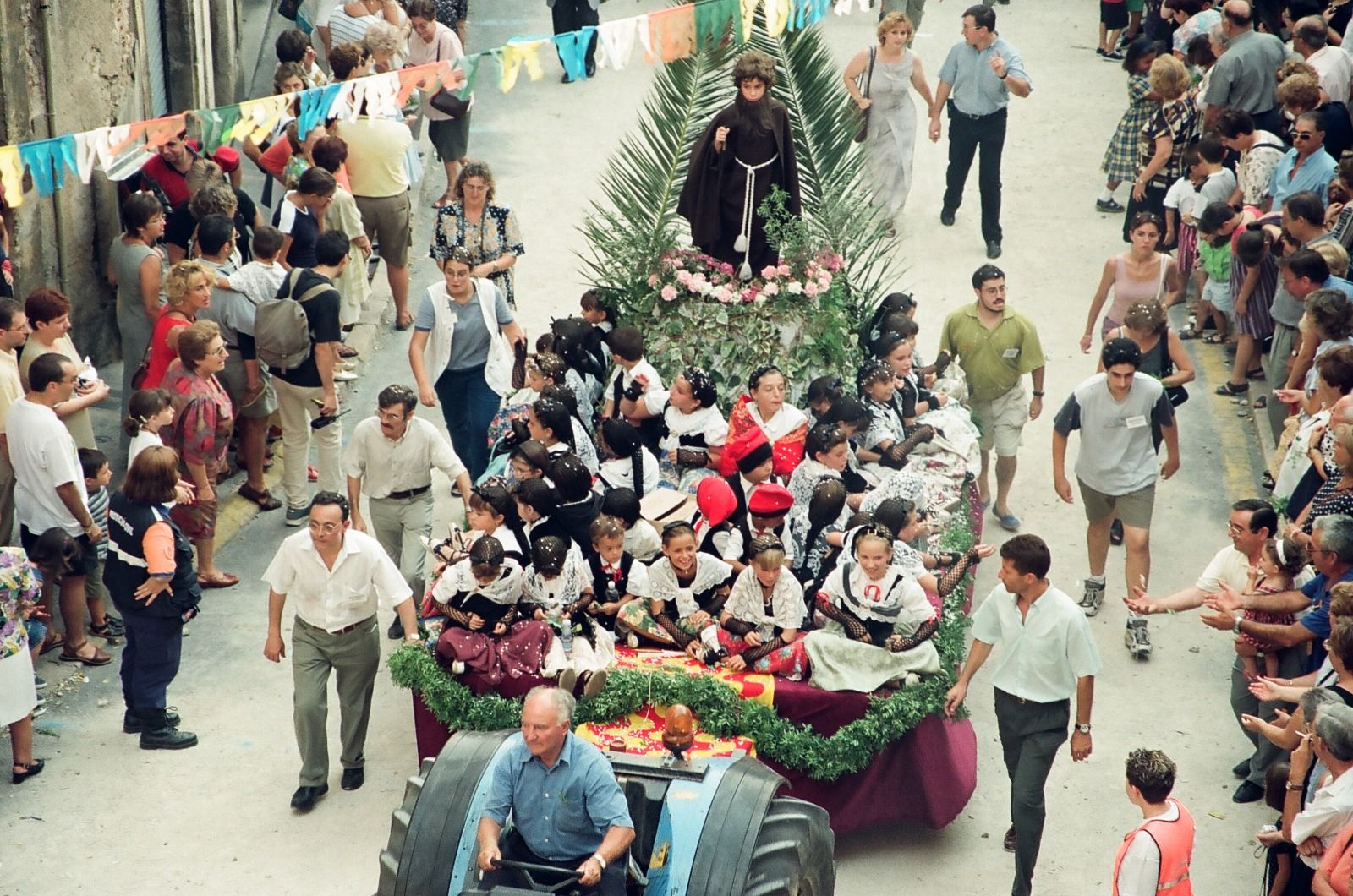 Carroza del Santo durante las fiestas de Sant Magí de 1999. Fotografía: FER-Vi