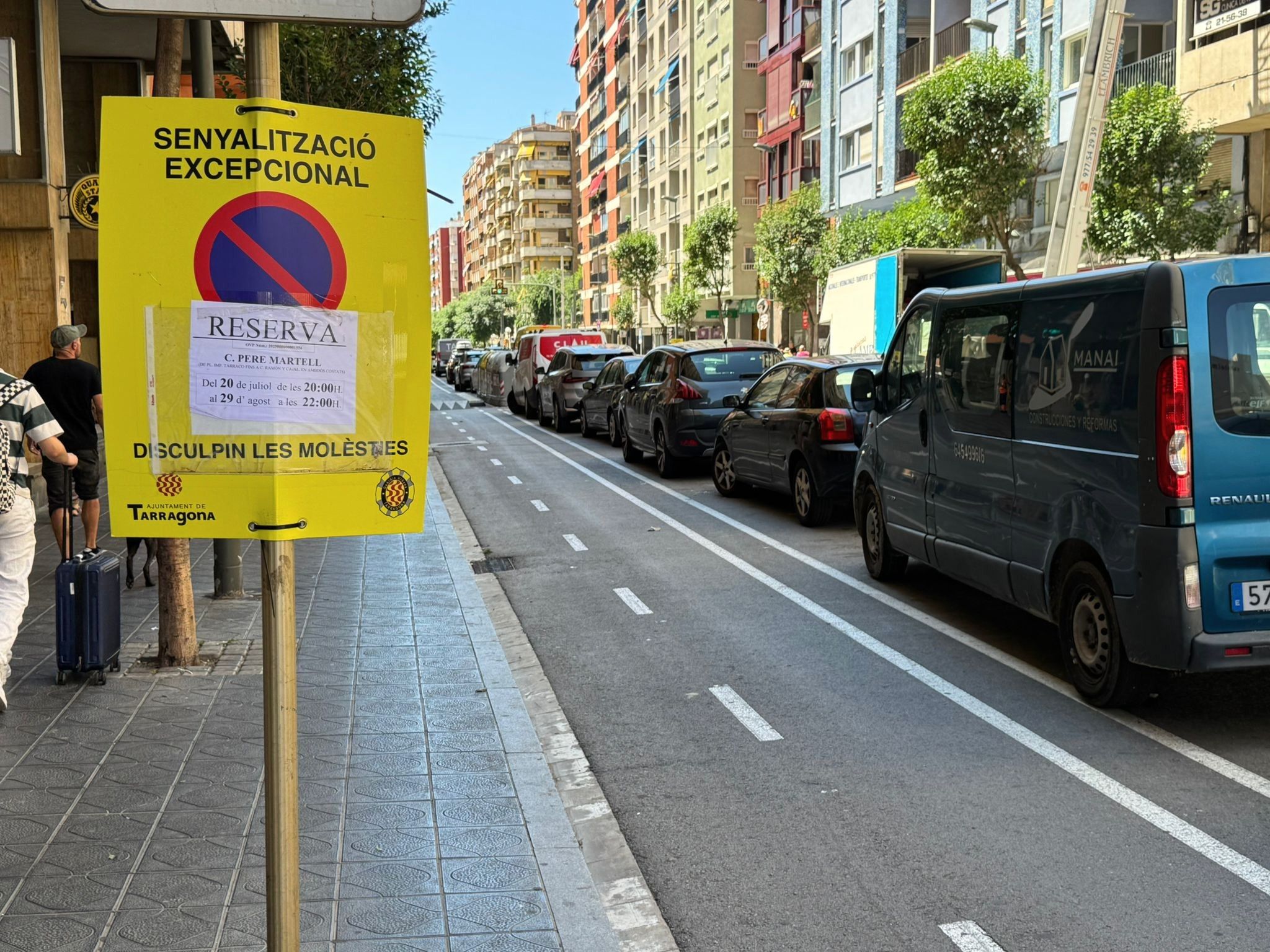 Señalización en las obras de eliminación del carril bici de la calle Pere Martell de Tarragona | FOTO: Jonathan Oca Tenas