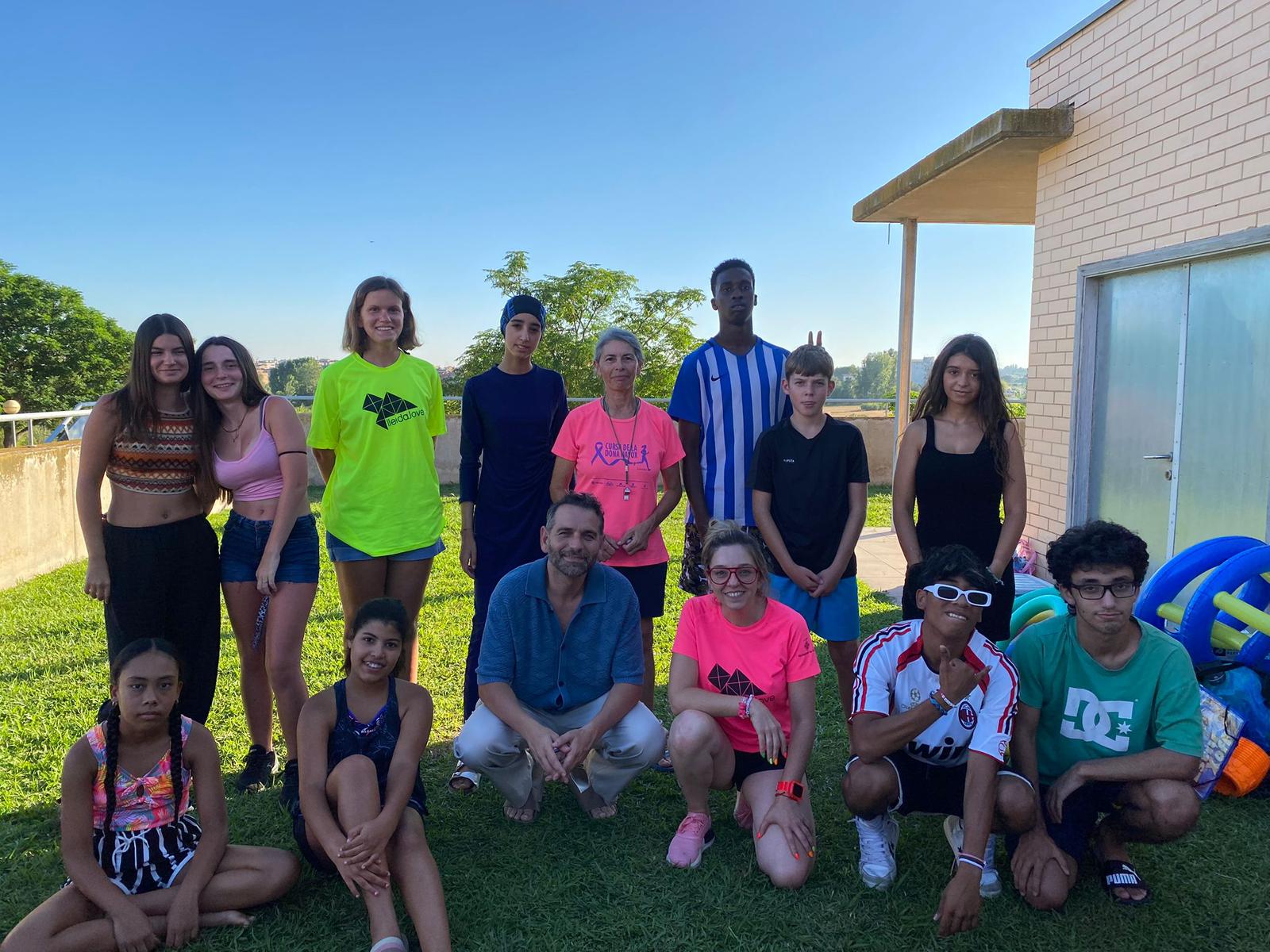 El concejal de Juventud, Educación y Empleo, Xavi Blanco, ha visitado hoy las actividades que se realizan en las piscinas del Secà