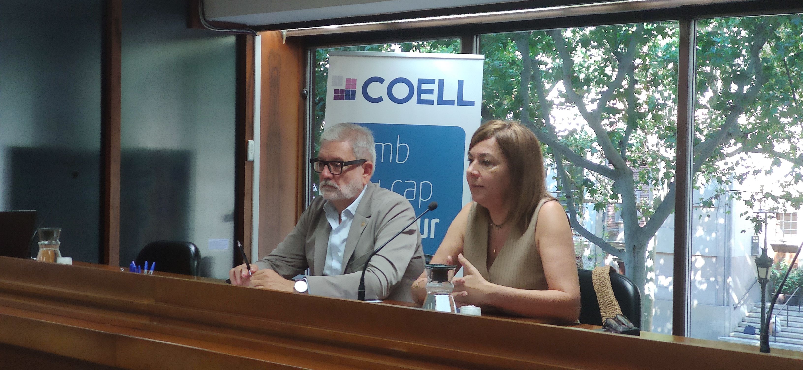 FOTO: D.h. / L'alcalde de Lleida, Fèlix Larrosa, i la presidenta de la Comisisó Territorial de l'APCE a Lleida, Montse Pujol
