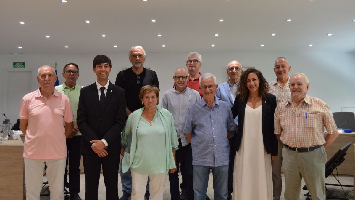 El cònsol major d'Andorra la Vella, Sergi González, i la consellera de Social, Maria Nazzaro, amb els consellers del consell de la gent gran