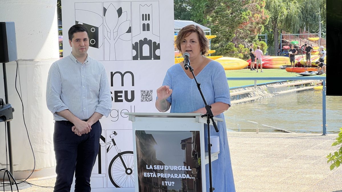 L'alcalde de la Seu d'Urgell, Joan Barrera, i la regidora de Promoció Econòmica i Turisme, Gemma Tó