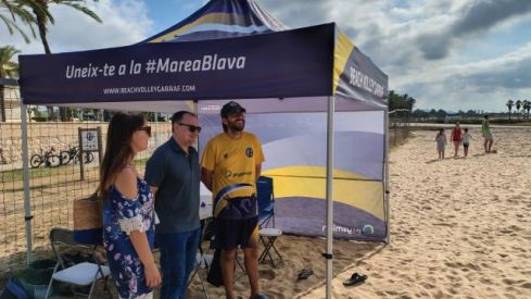 L'alcalde i la regidora d'Infància i Adolescència de Vilanova i la Geltrú visiten dos casals d'estiu