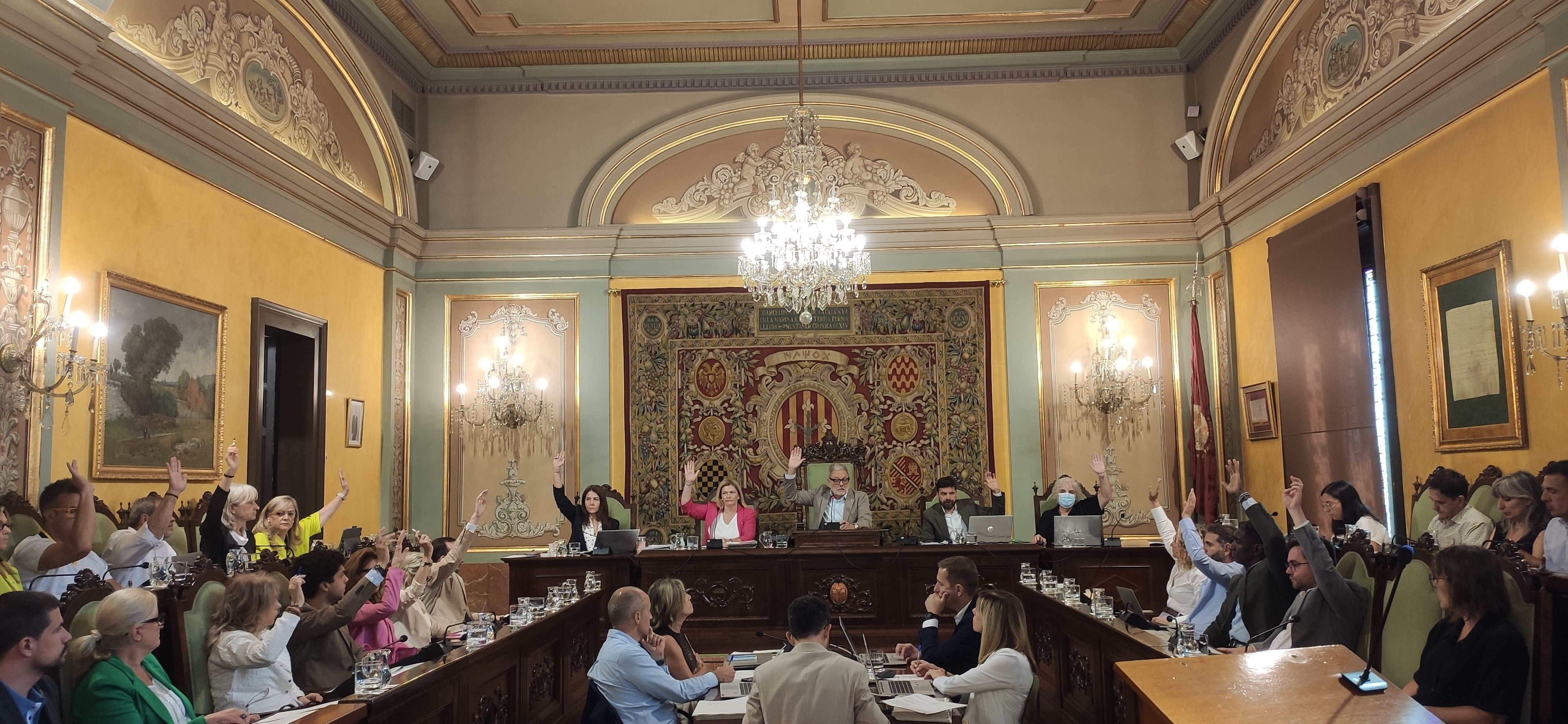 FOTO: D.H. / Momento de la votación durante el pleno de hoy viernes en el Ayuntamiento de Lleida sobre el inicio del trámite del Avance del POUM
