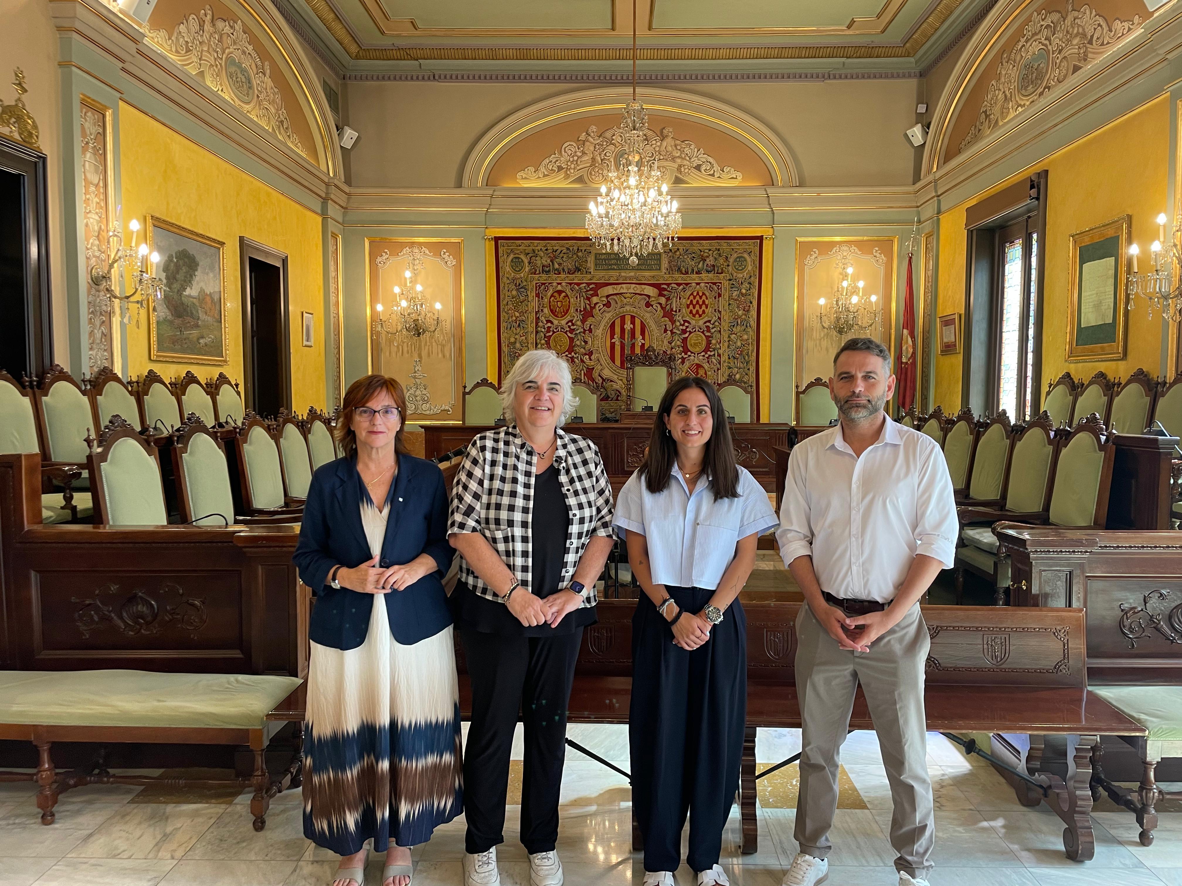 La tinenta d’alcalde Carme Valls i el regidor Xavier Blanco, amb la directora general de Promoció i Defensa dels Drets Humans de la Generalitat, Noa Monràs, i la directora dels Serveis Territorials d’Igualtat i Feminisme a Lleida, Sílvia Puertas