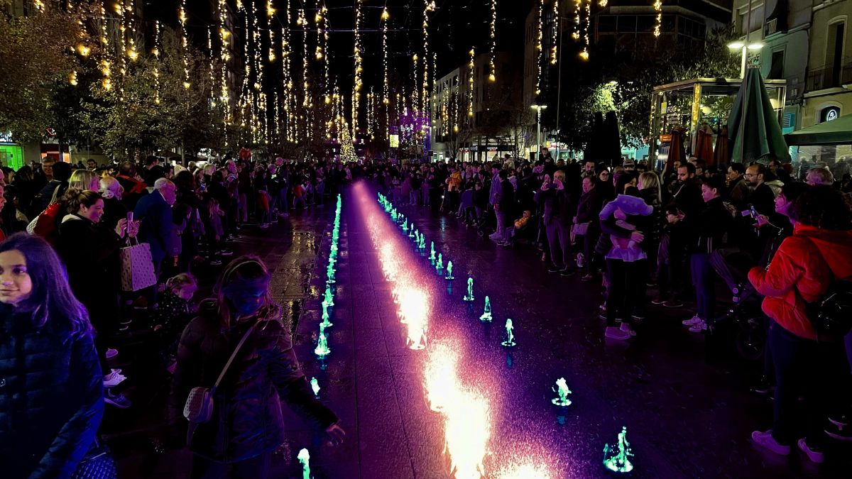 Espectacle a les fonts del Passeig de la Plaça Major de Sabadell durant la seva inauguració, el novembre de 2022. 2