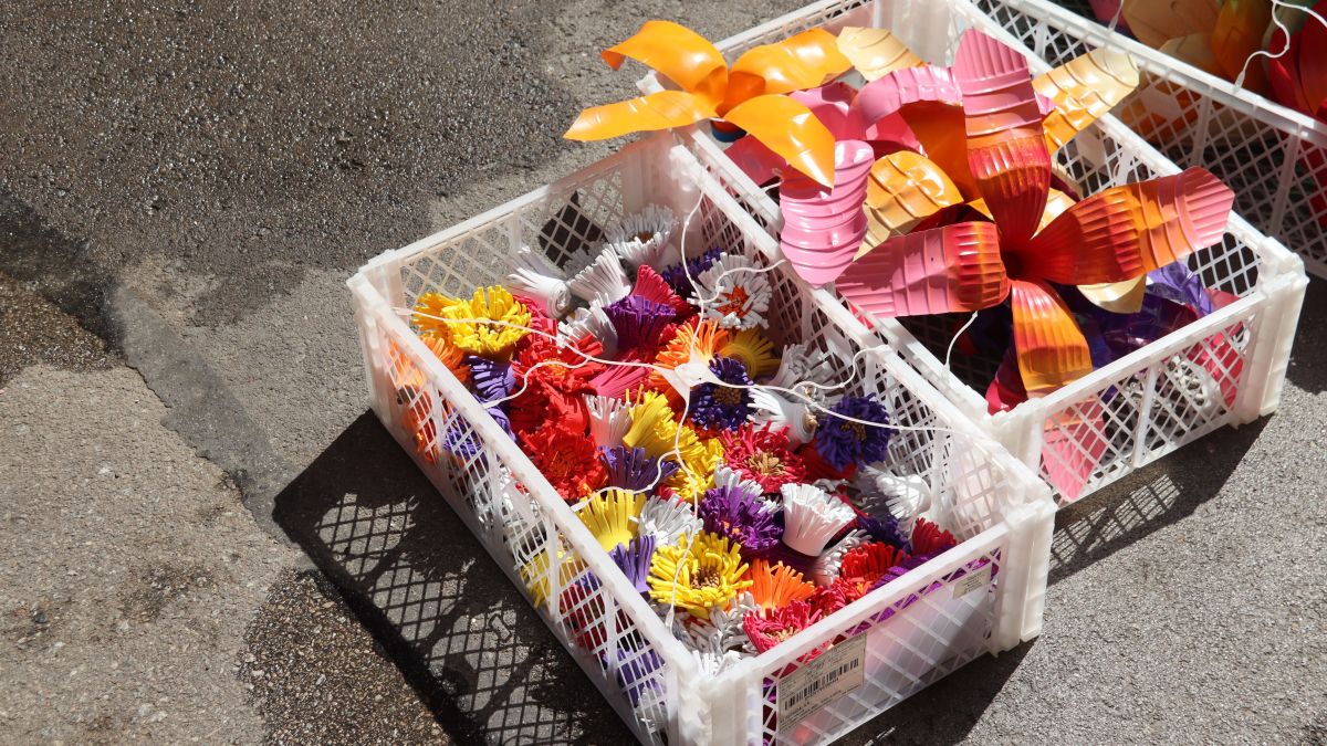 Els veïns de Gràcia acceleren els treballs per enllestir els guarnits dels carrers de cara a la festa major 2 Els veïns de Gràcia acceleren els treballs per enllestir els guarnits dels carrers de cara a la festa major 2