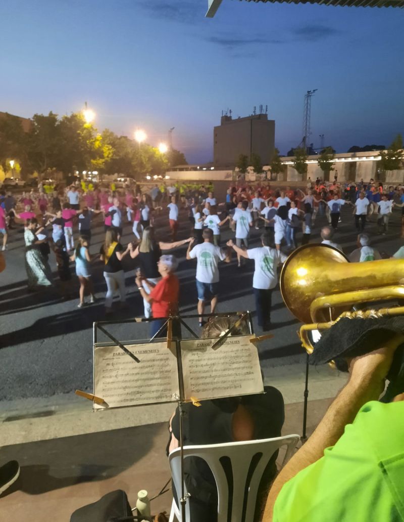 Sardanistes del Segrià viuen una nit especial a Alcarràs amb la Cobla 11 de setembre 2 Sardanistes del Segrià viuen una nit especial a Alcarràs amb la Cobla 11 de setembre 2