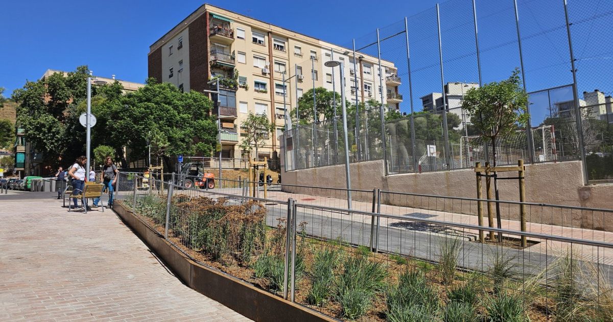 El Pla de Barris de la Trinitat Nova acaba l’obra de pacificació dels entorns escolars del carrer Pedrosa