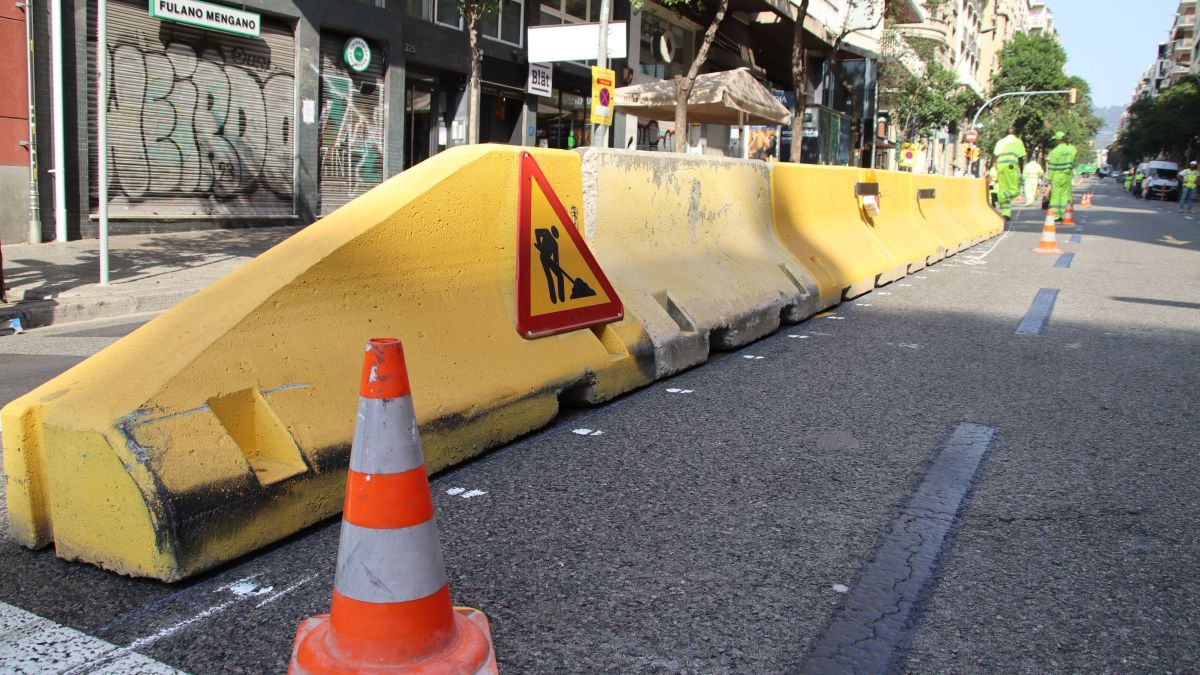 Senyals d'obres al carrer Muntaner de Barcelona 1 Senyals d'obres al carrer Muntaner de Barcelona 1