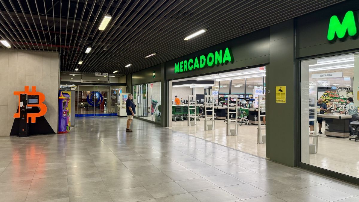 La botiga Mercadona al centre comercial Via Sabadell, plenament operativa.