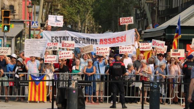 Barcelona ret homenatge a les víctimes del 17 A en el vuitè aniversari de l’atemptat 2 Barcelona ret homenatge a les víctimes del 17 A en el vuitè aniversari de l’atemptat 2