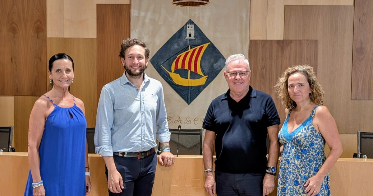 Els alcaldes de Salou i Monzón, Pere Granados i Isaac Claver, amb les regidores de cultura Marta Montaner i Júlia Gómez Els alcaldes de Salou i Monzón, Pere Granados i Isaac Claver, amb les regidores de cultura Marta Montaner i Júlia Gómez