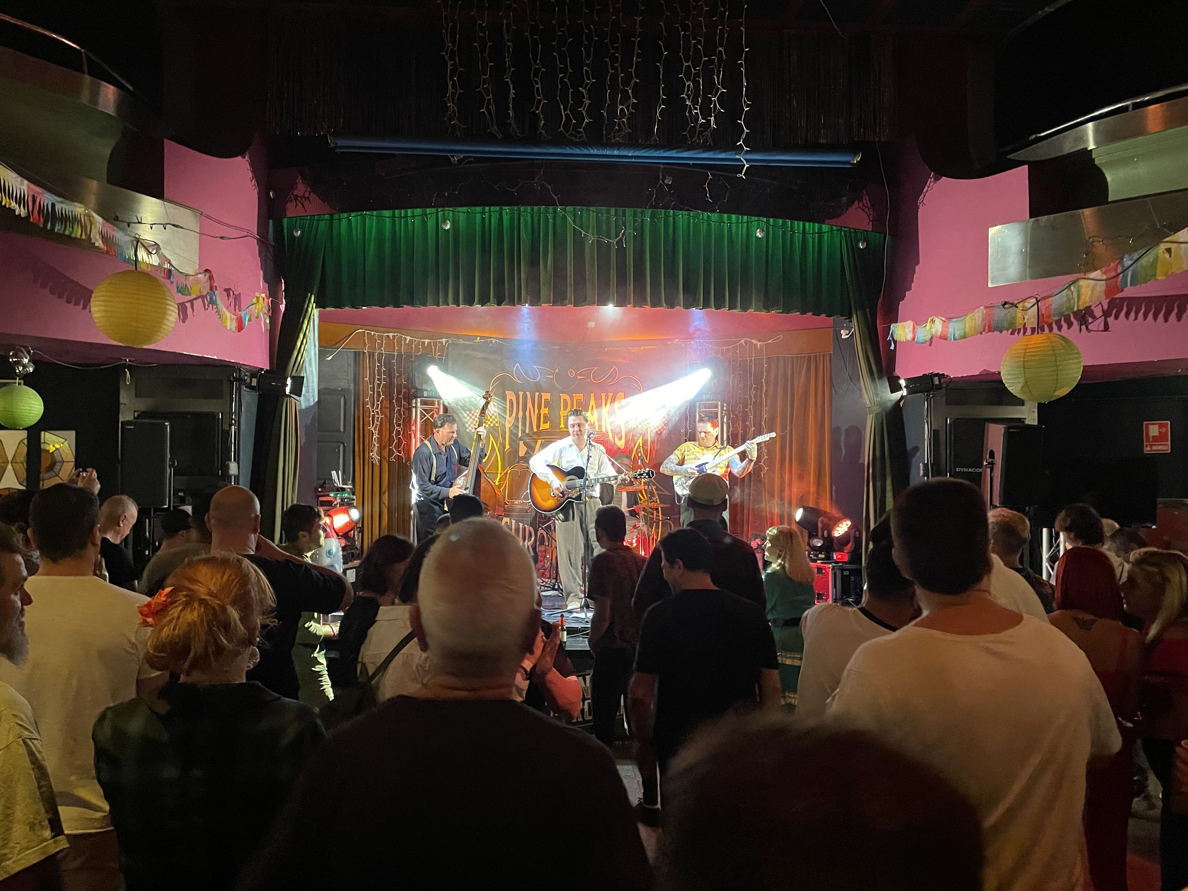 ACN / Público bailando en un concierto llevado a cabo en la sala de fiestas Guiu de la Seu d'Urgell