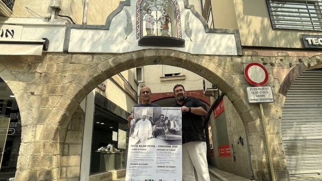 Alcalde y Concejal Fiestas Blanes con Cartel Fiesta Copatronos Alcalde y Concejal Fiestas Blanes con Cartel Fiesta Copatronos