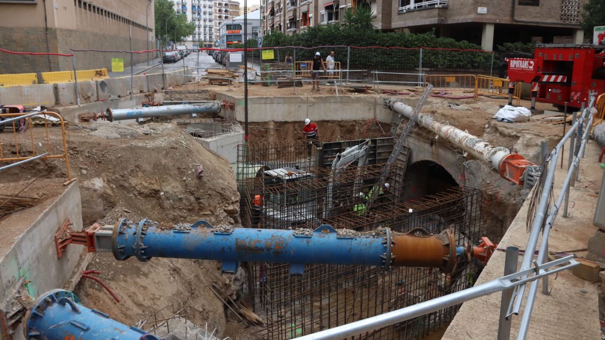 Detall de la part inferior de les obres del col·lector de Vila i Vilà, a Barcelona