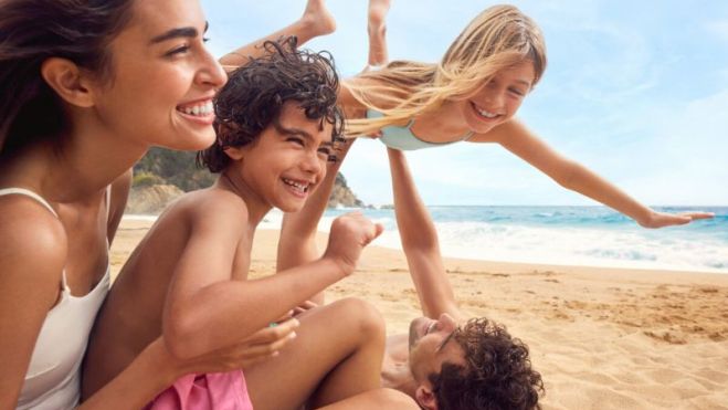 Campanya publicitària d'Isdin a Lloret de Mar