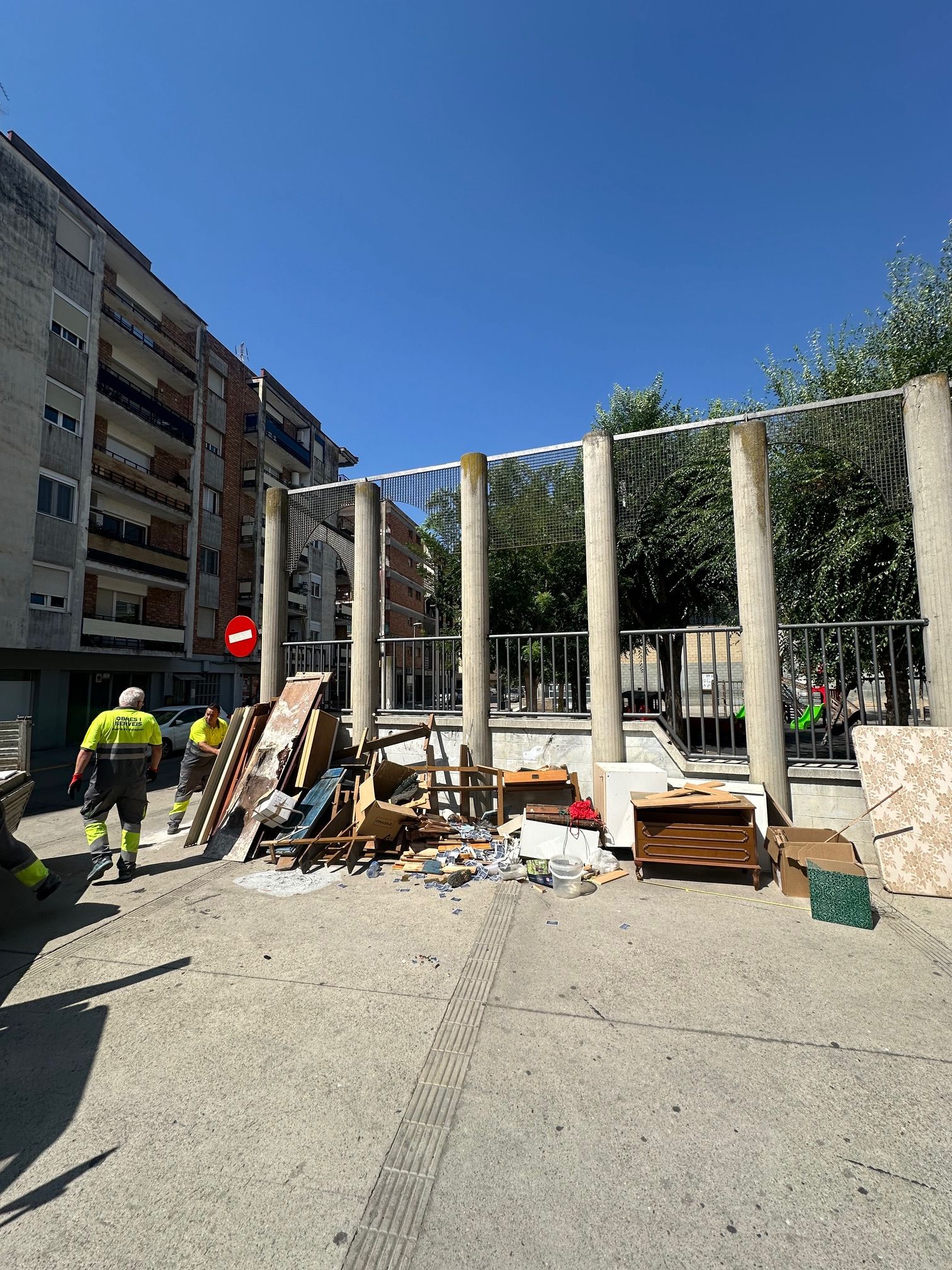 Voluminosos vertidos en la calle en Balaguer