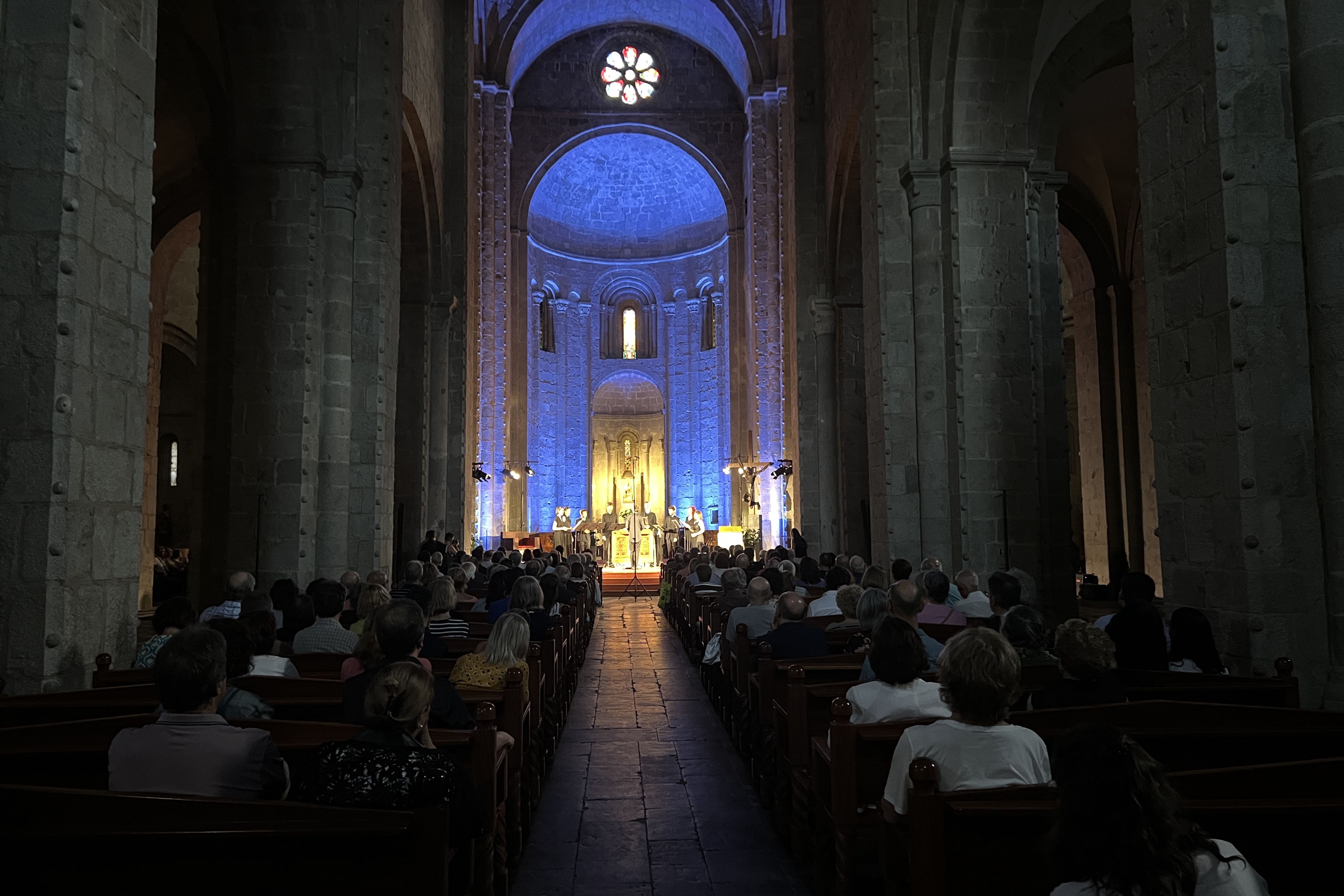 ACN / Público siguiendo el concierto inaugural de la 14ª edición del FeMAP en la catedral de la Seu d'Urgell