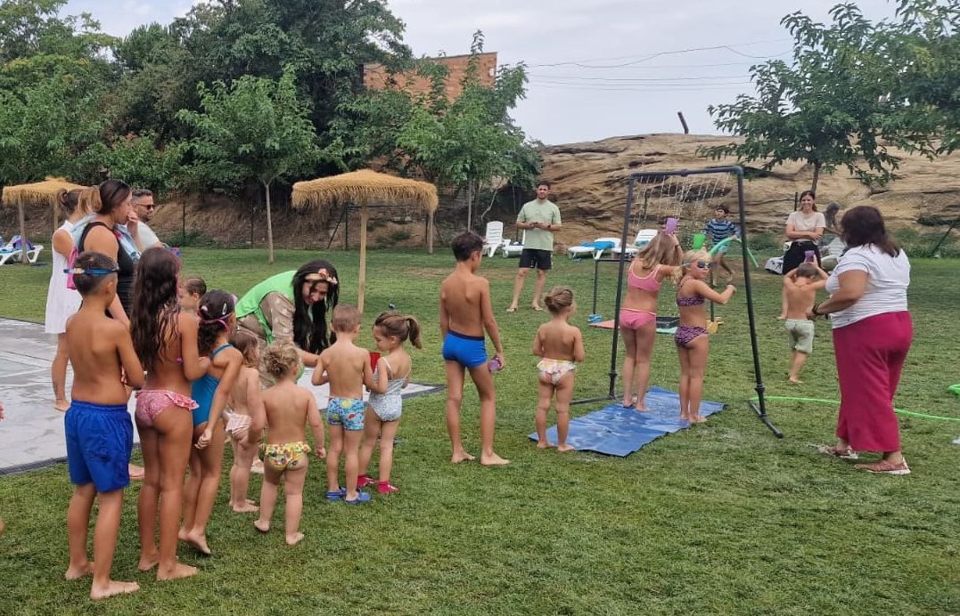 Las piscinas municipales de Benavent clausuraron la Fiesta Mayor con actividades acuáticas