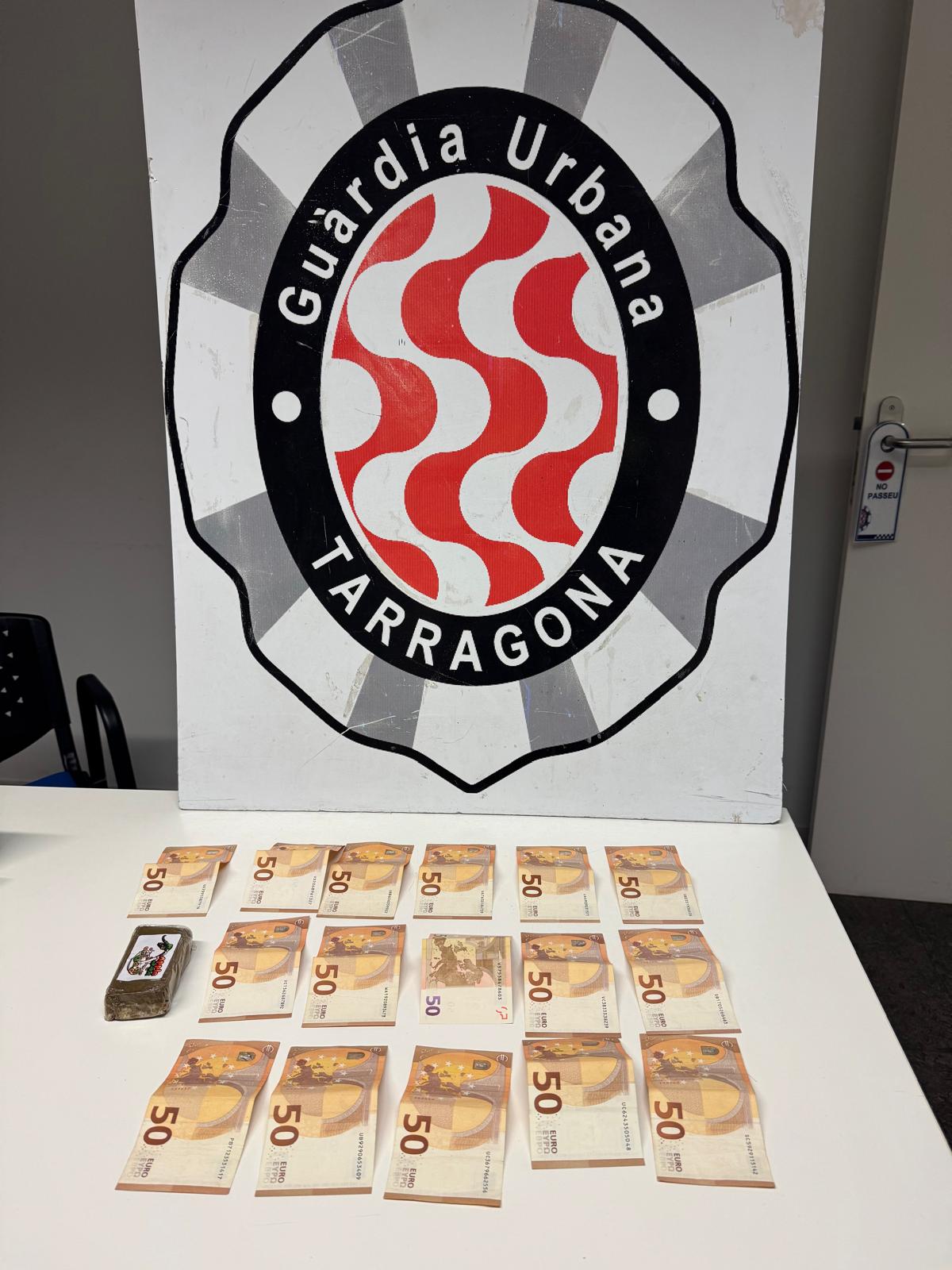 Diners i haixix del detingut a Tarragona Diners i haixix del detingut a Tarragona