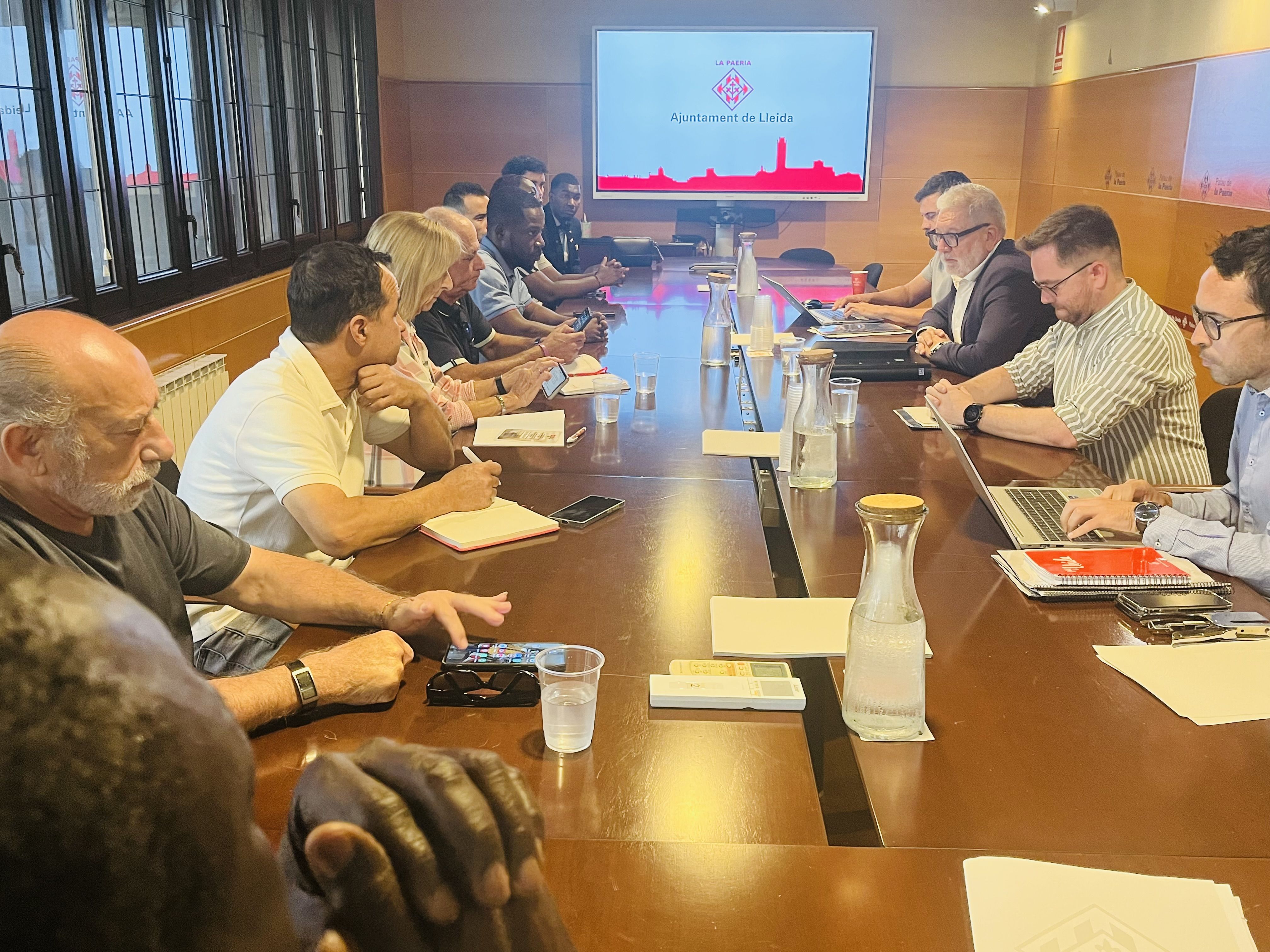 La Paeria pone en marcha los encuentros interculturales con entidades comunitarias para la mejora del civismo y la convivencia