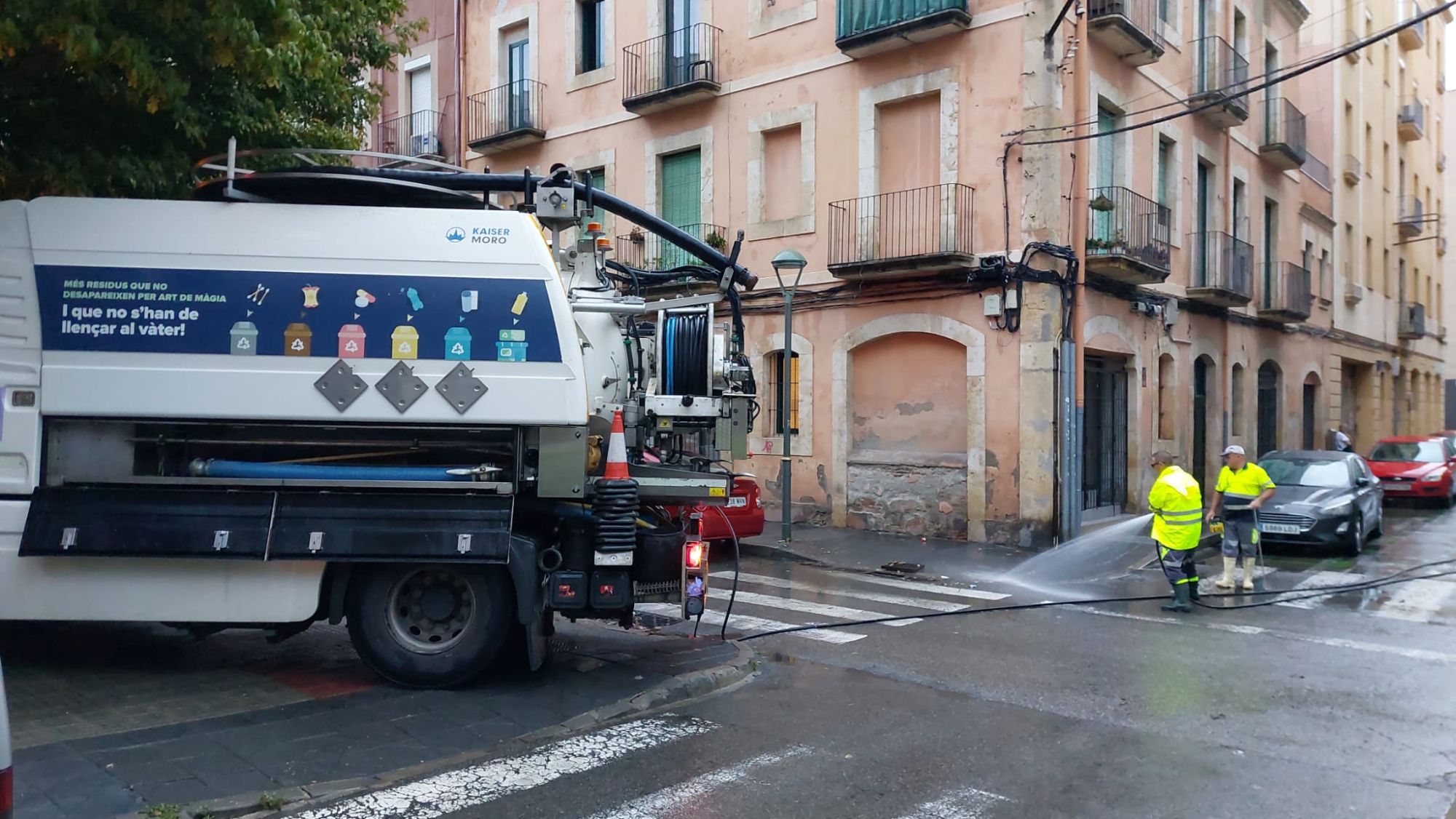 Limpieza de las calles de Tarragona después de una fuerte tormenta