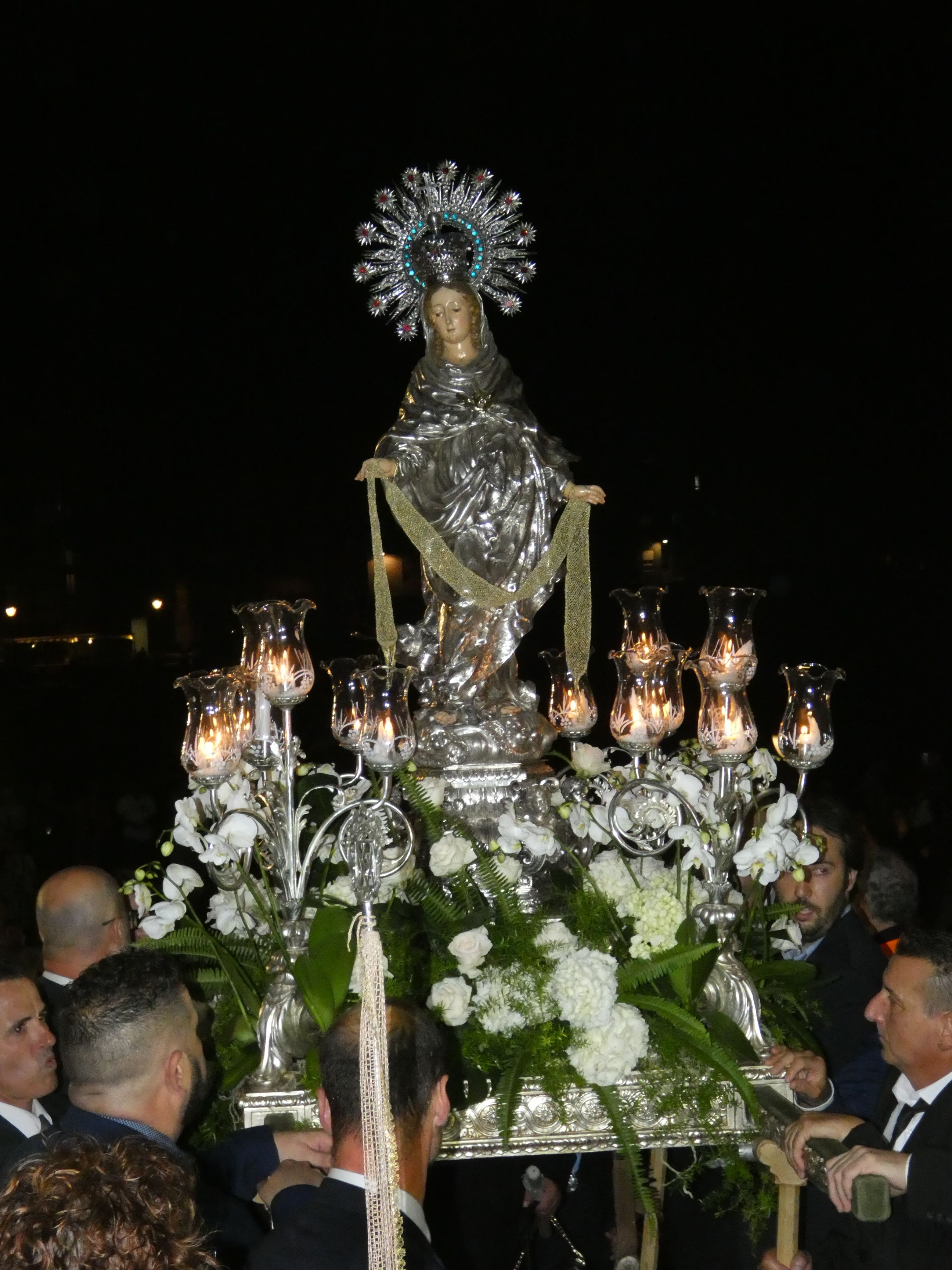 Entrada del pas processional de la Cinta a la Catedral Entrada del pas processional de la Cinta a la Catedral