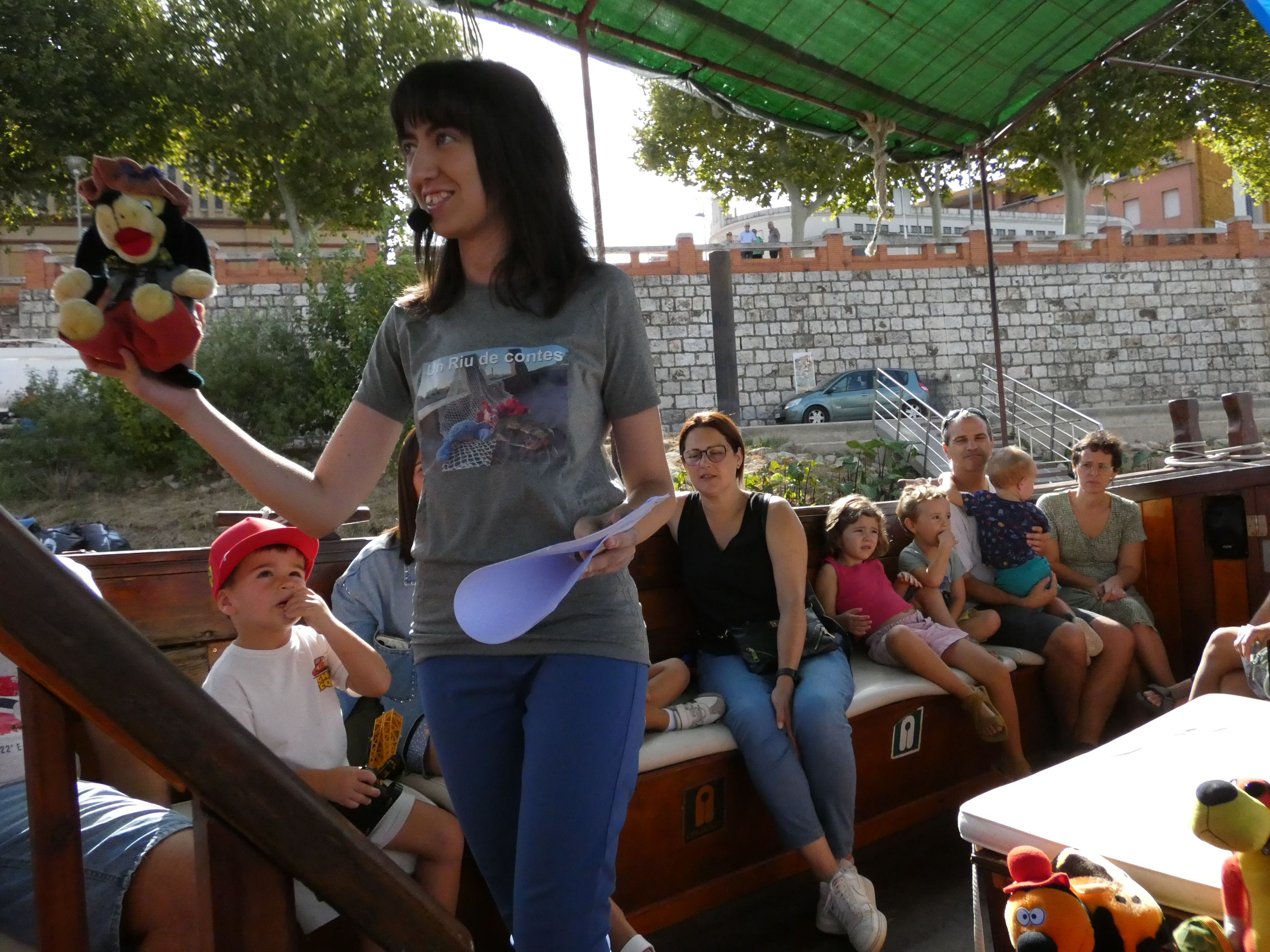 Contacontes "Un riu de contes", d'Irene López, al llagut de Lo Sirgador Contacontes "Un riu de contes", d'Irene López, al llagut de Lo Sirgador
