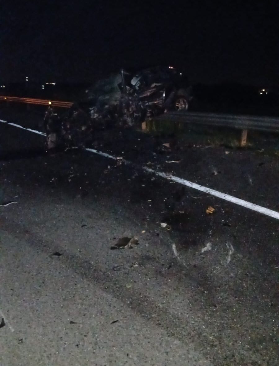Accidente entre dos turismos en la N II en Vidreres (2)