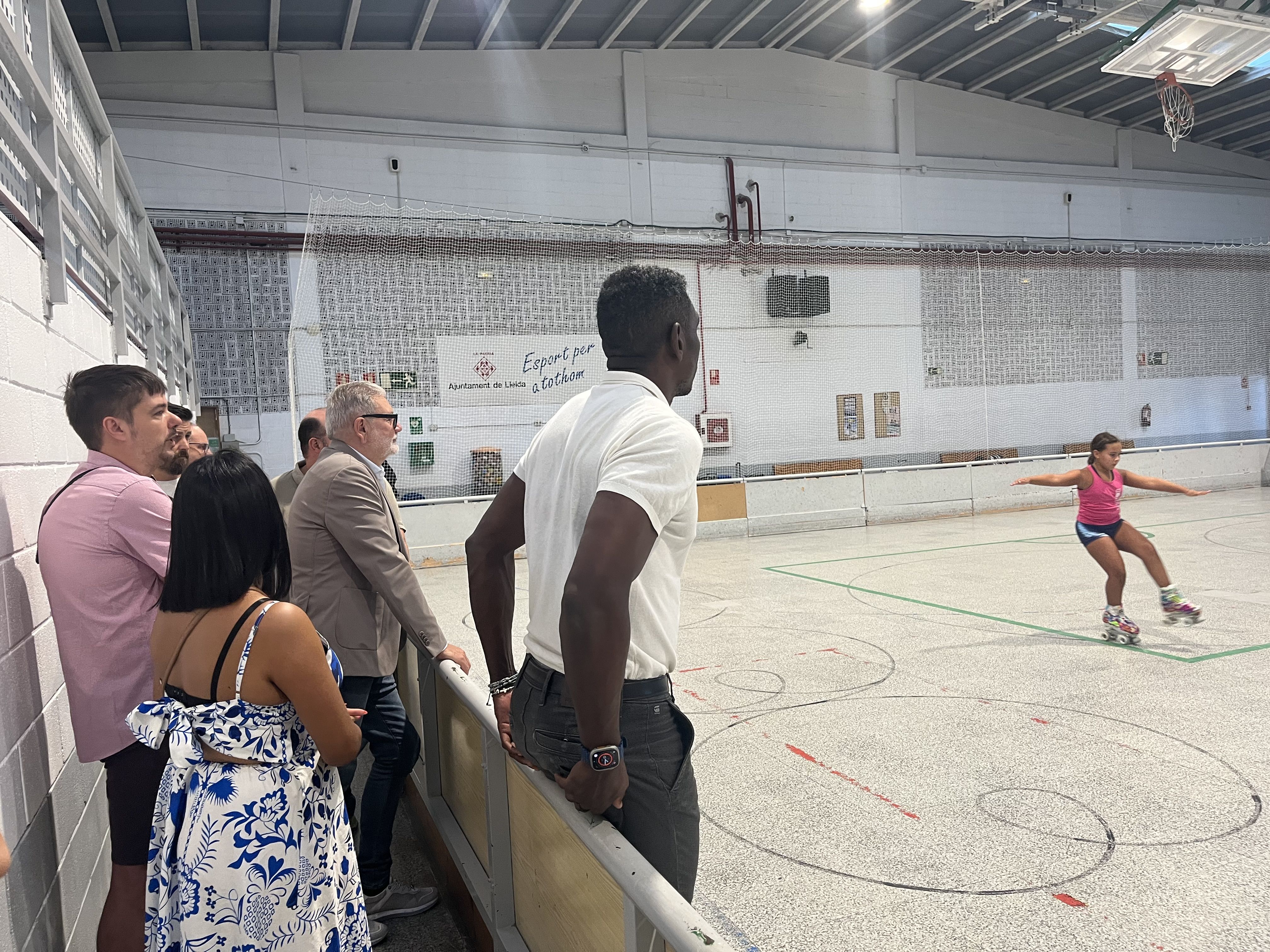Larrosa i Quiñónez han comprovat les tasques de manteniment que s'han fet aquest estiu al Pavelló municipal de La Bordeta