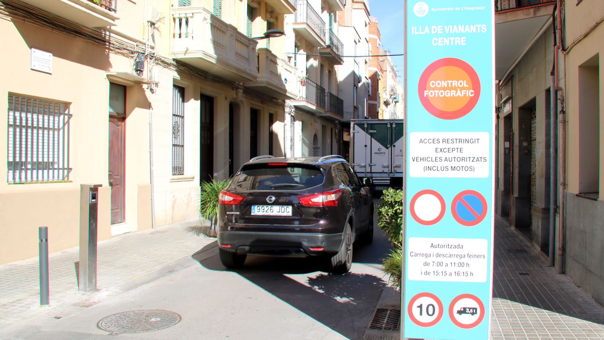 Plafó indicatiu de l'illa de vianants del barri del Centre al carrer Príncep de Bergara